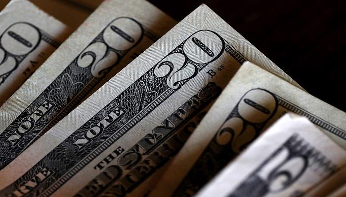 العملة البريطانية توسع مكاسبها