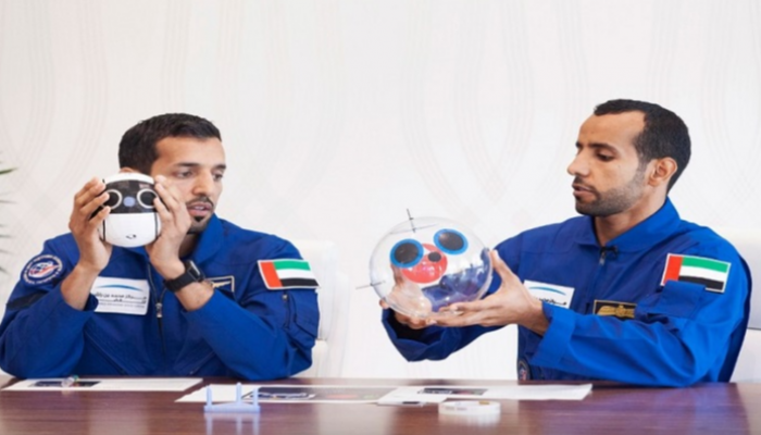 رائدا الفضاء الإماراتيان هزاع المنصوري وسلطان النيادي