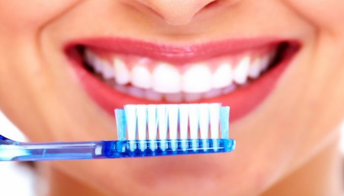 طرق صحية للحفاظ على نظافة الأسنان- أرشيفية