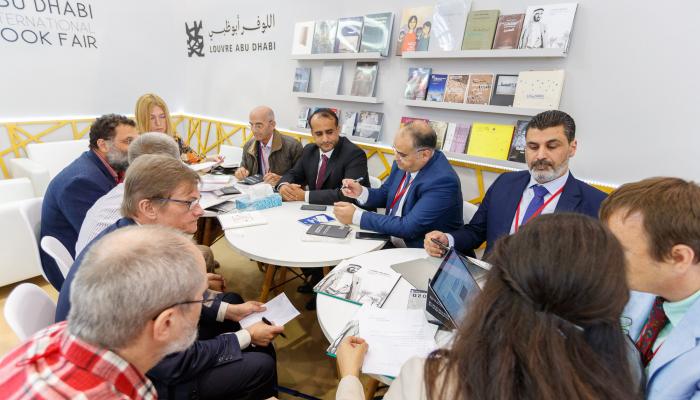 احتفاء روسي بمشاركة دائرة الثقافة والسياحة أبوظبي بمعرض "موسكو للكتاب"