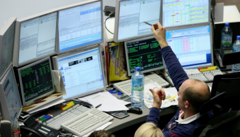 البنوك تقود الأسهم الأوروبية لارتفاع طفيف