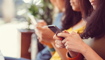 تطبيقات تراقب سرا الحياة الخاصة للنساء