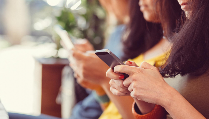 تطبيقات تراقب سرا الحياة الخاصة للنساء