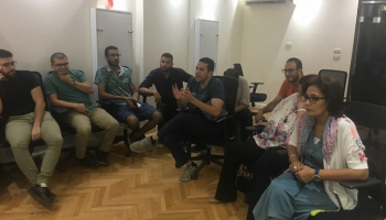 جانب من إحدى الجلسات في نادي "ترافل سوا"