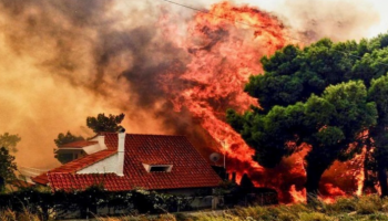 حريق يخلي بلدة ساحلية باليونان - أرشيفية