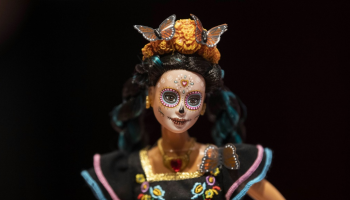 الدمية باربي  