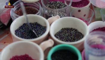 الغرز الملون المستخدم في حياكة الملابس