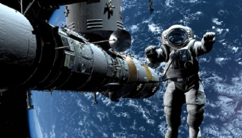 بذلات رواد الفضاء تخبر عن رائحة الفضاء - أرشيفية