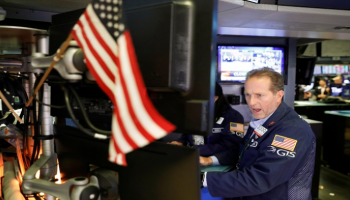 متعامل أثناء التداول في بورصة نيويورك - رويترز