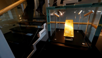 السعر الفوري للذهب يتراجع