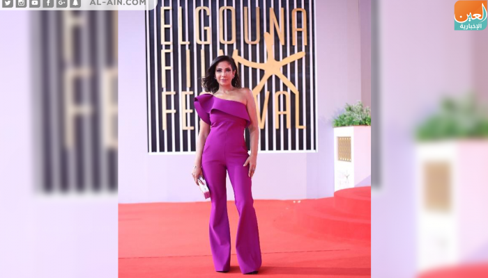 الممثلة المصرية منى زكي في مهرجان الجونة