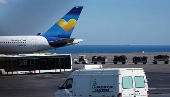 الحكومة البريطانية تضع خطة لإعادة مواطنين عالقين في الخارج