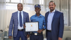 رئيس وزراء إثيوبيا يكرم شرطيا رفض رشوة لتهريب سلاح
