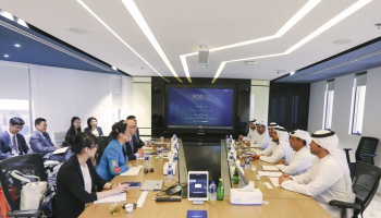 جانب من لقاء مسؤولي سوق أبوظبي للأوراق المالية وبورصة شنغهاي