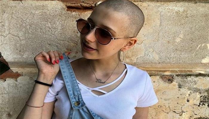 فتاة إيطالية تحارب السرطان بـ يوتيوب