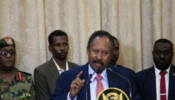 فريق من أعضاء الحكومة السودانية برئاسة حمدوك 