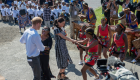 الأمير هاري وزوجته يتنزهان بين فقراء أفريقيا  
