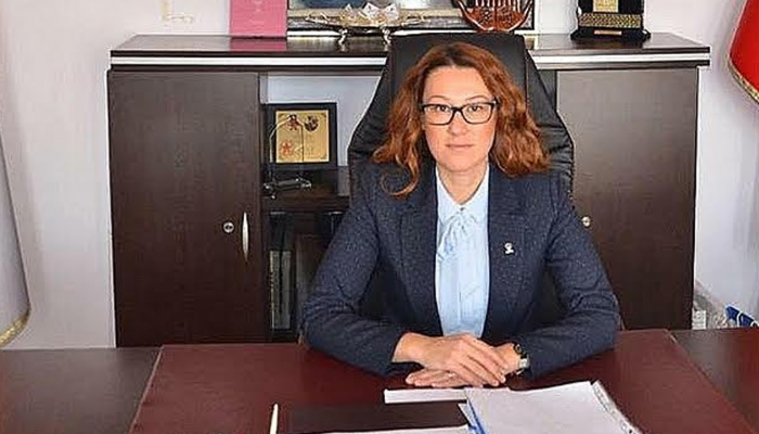 يَشِيم قاراداغ رئيسة حزب العدالة والتنمية بولاية جناق قلعة