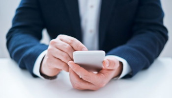 الرسائل الهاتفية في أوقاب غير مناسبة قد تكلفك وظيفتك - أرشيفية