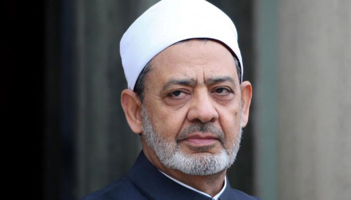 شيخ الأزهر يعود للقاهرة بعد رحلة علاج بفرنسا