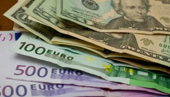 اليورو يتراجع أمام الدولار