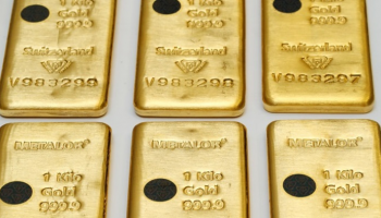 الذهب يقلص خسائره في تداولات الجمعة