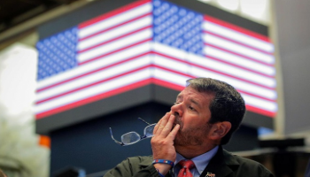 وول ستريت تغلق منخفضة بفعل الحرب التجارية