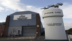 جاجوار لاند روفر تغلق مصنعا في إنجلترا بعد أسابيع من افتتاحه