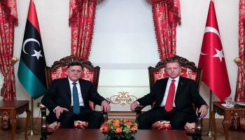 أردوغان والسراج عقب توقيع الاتفاق المشبوه - أرشيفية