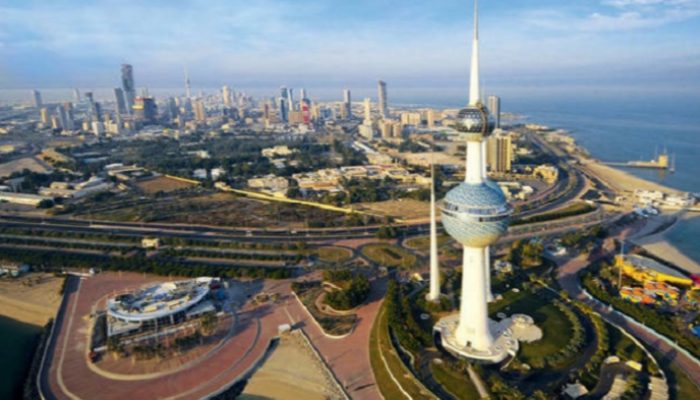 الكويت توقف 15 شركة مخالفة