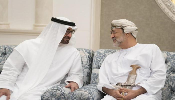 الشيخ محمد بن زايد آل نهيان خلال لقاء سابق مع سلطان عمان الجديد