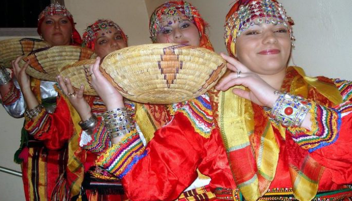 أمازيغيات بالزي التقليدي