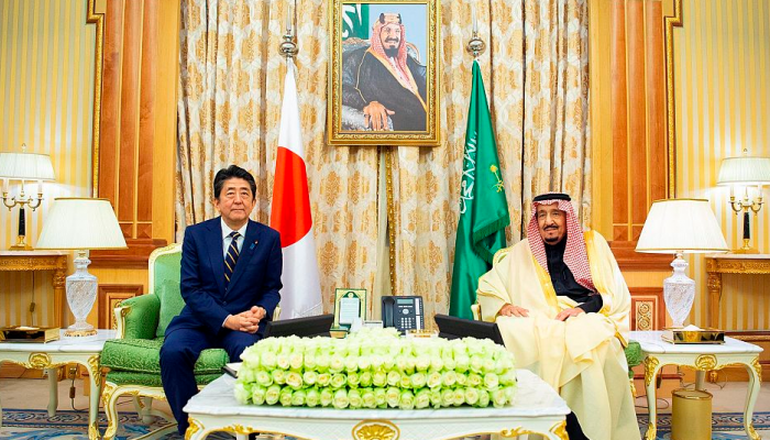 العاهل السعودي ورئيس وزراء اليابان