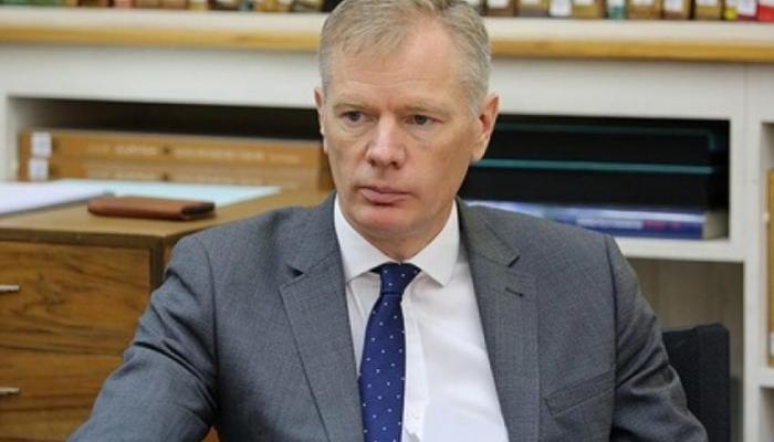 السفير البريطاني في إيران راب مك إير