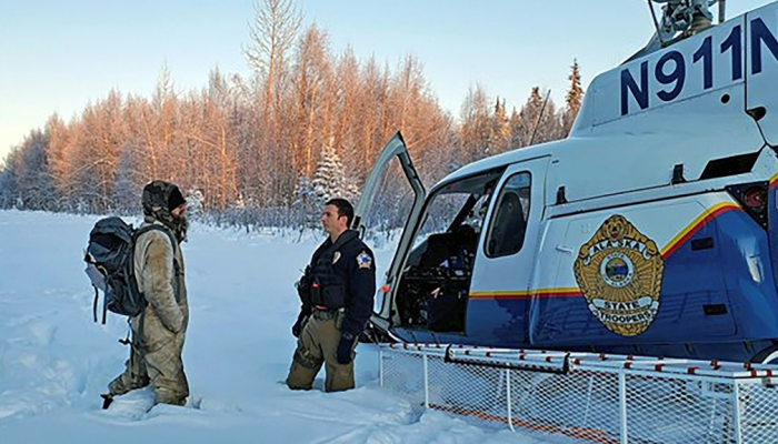 تايسن ستيل يتحدث إلى شرطي من ألاسكا بعد إنقاذه