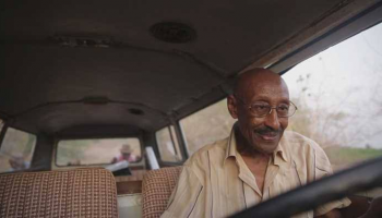 مشهد من  الفيلم السوداني "الحديث عن الأشجار"