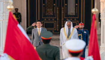 الشيخ محمد بن زايد آل نهيان ورئيس الوزراء الياباني