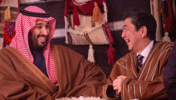 ولي العهد السعودي ورئيس وزراء اليابان في صحراء العلا 