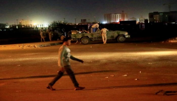 انتشار لقوات الجيش السوداني بأحد شوارع الخرطوم