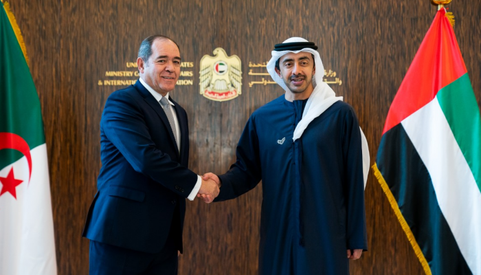 الشيخ عبدالله بن زايد ووزير الخارجية الجزائري صبري بوقادوم
