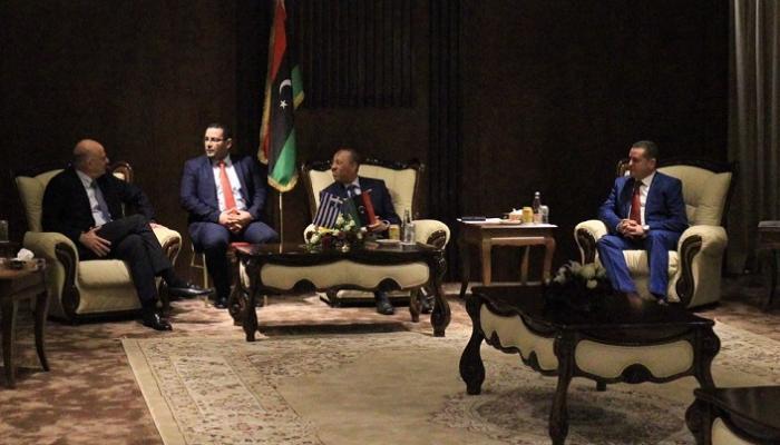 رئيس الحكومة الليبية المؤقتة ووزير خارجية اليونان في لقاء سابق