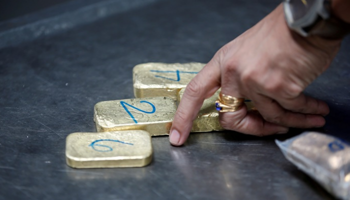 سبائك ذهبية قبل عملية التكرير.. رويترز