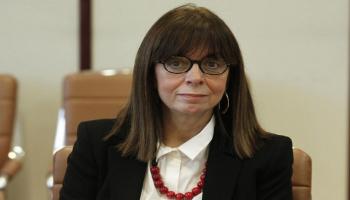 من هي إيكاتريني ساكلاروبولو أول امرأة تصل لرئاسة اليونان؟