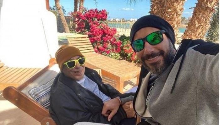 أحمد السعدني ينشر صورة جديدة تجمعه بوالده الفنان صلاح السعدني