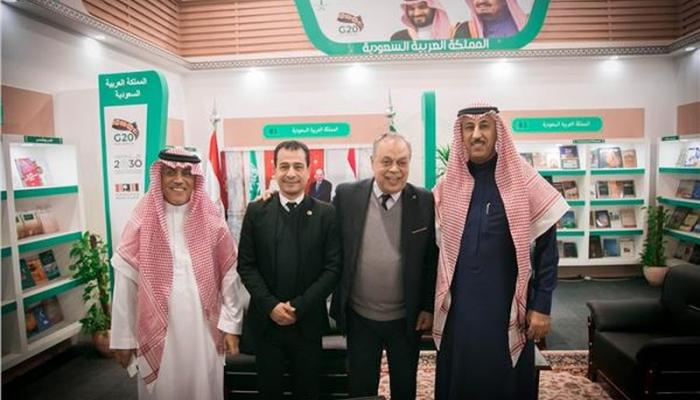 أشرف زكي في جناح السعودية