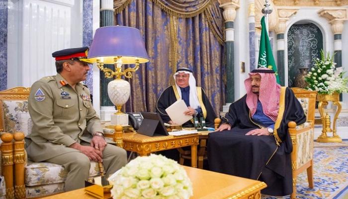 خادم الحرمين الشريفين ورئيس هيئة الأركان المشتركة الباكستانية