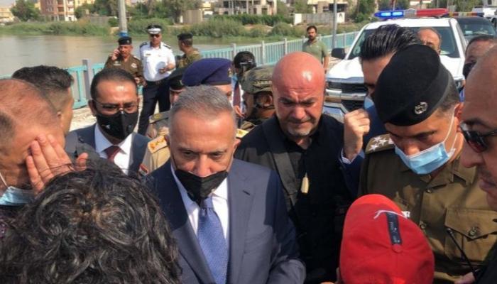 الكاظمي يلتقي محتجين على جسر الزيتون بالناصرية