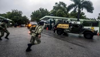 المكسيك تدفع الجيش لمواجهة الإعصار دلتا - أ ف ب