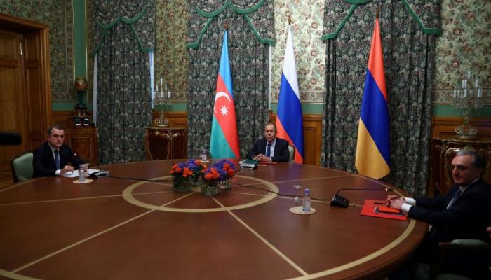 Les ministres des affaires étrangères arménien et azerbaïdjanais  à Moscou