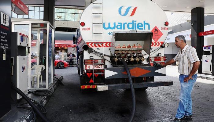 محاولات لإطفاء حرائق في لبنان